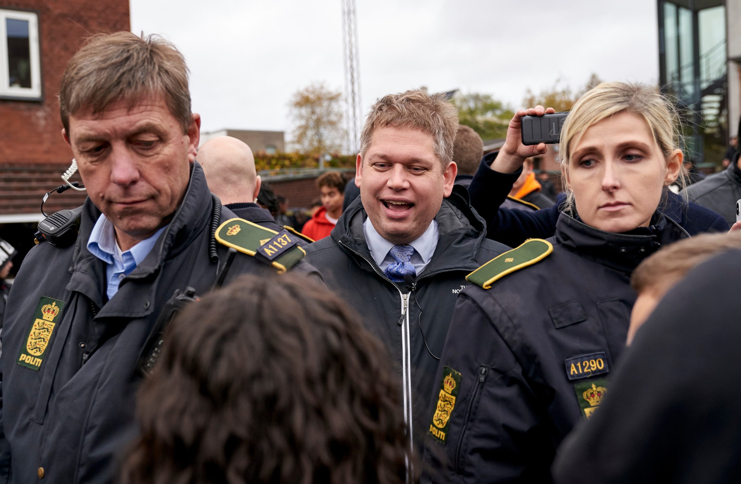 Stram Kurs  demonstration i Aarhus. Rasmus Paludan fra Stram Kurs holder dem på Åbyhøj Torv. Demoen blev afbrud og Rasmus blev  eskorteret væk af politiet.