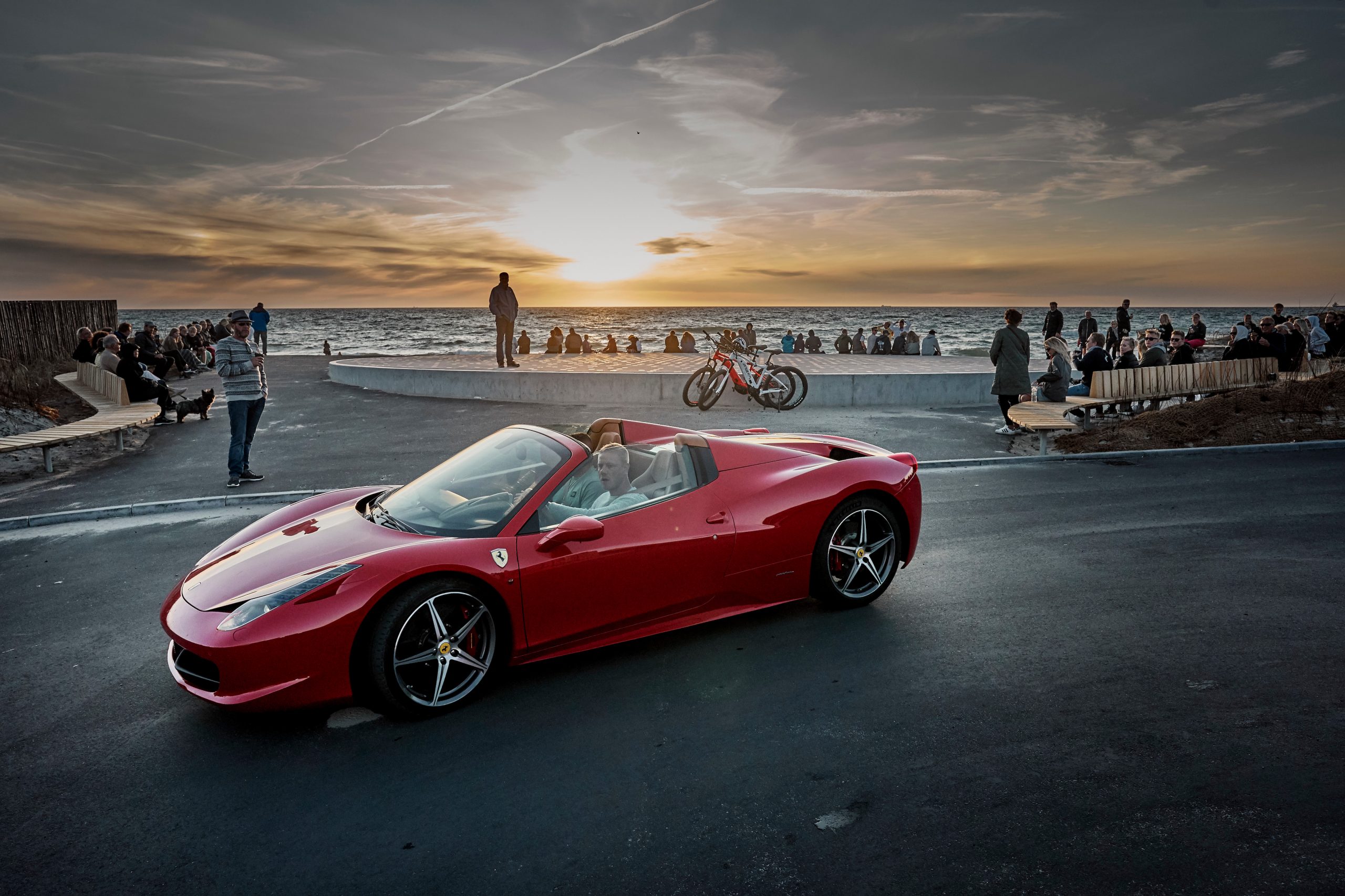 Hellerupuge i Skagen uge 29, aftenreportage
CB 82446 FERRARI, 458, SPIDER  fra  01-10-2014
ved Solnedgangskiosken i Gl Skagen