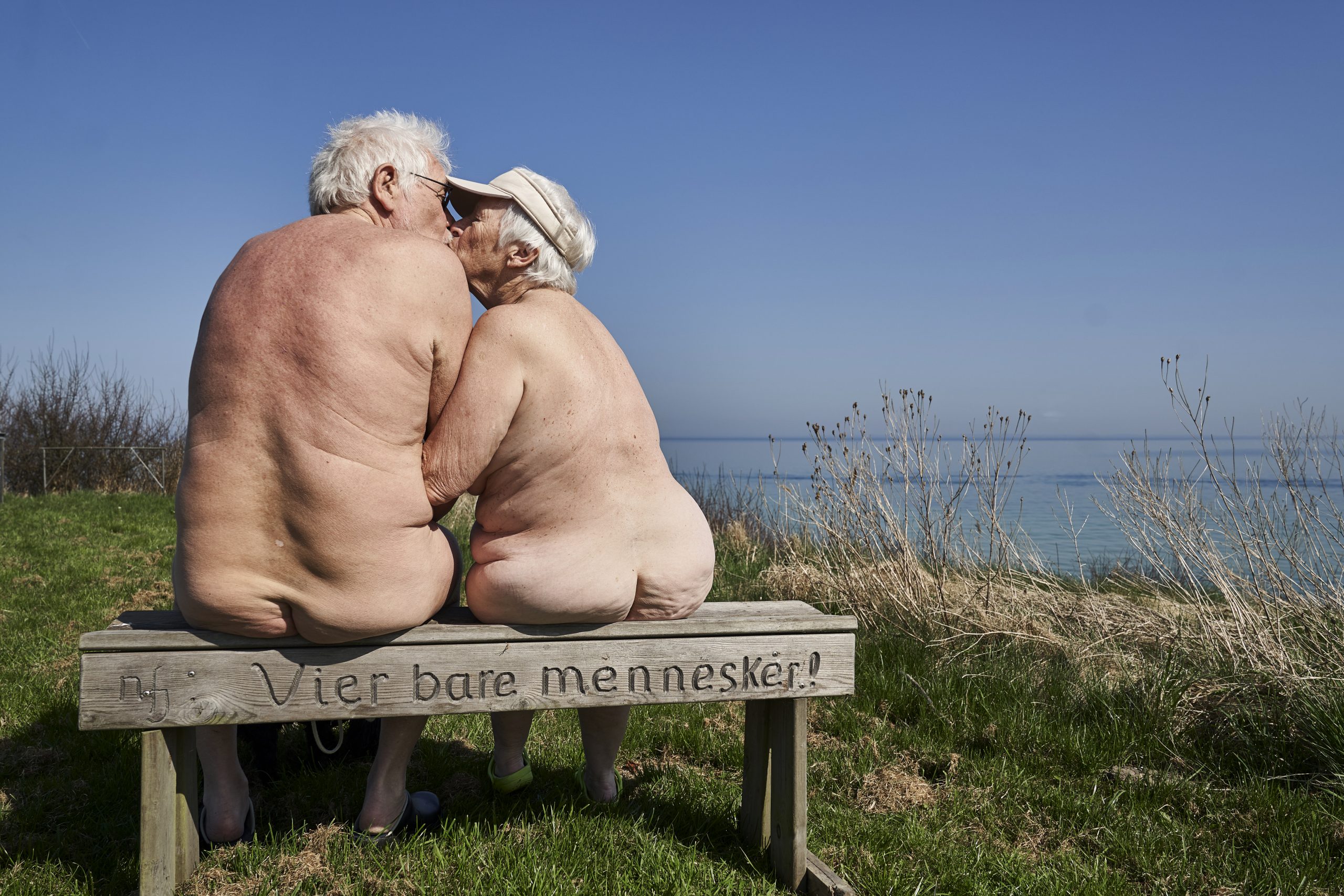 Sommerreportage på  NFJ FKK / Naturistcamping ved Kyssing i Østjylland.
Inga Peter Jepsen fra Løgstur på naturistcamping ved Kyssing strand.