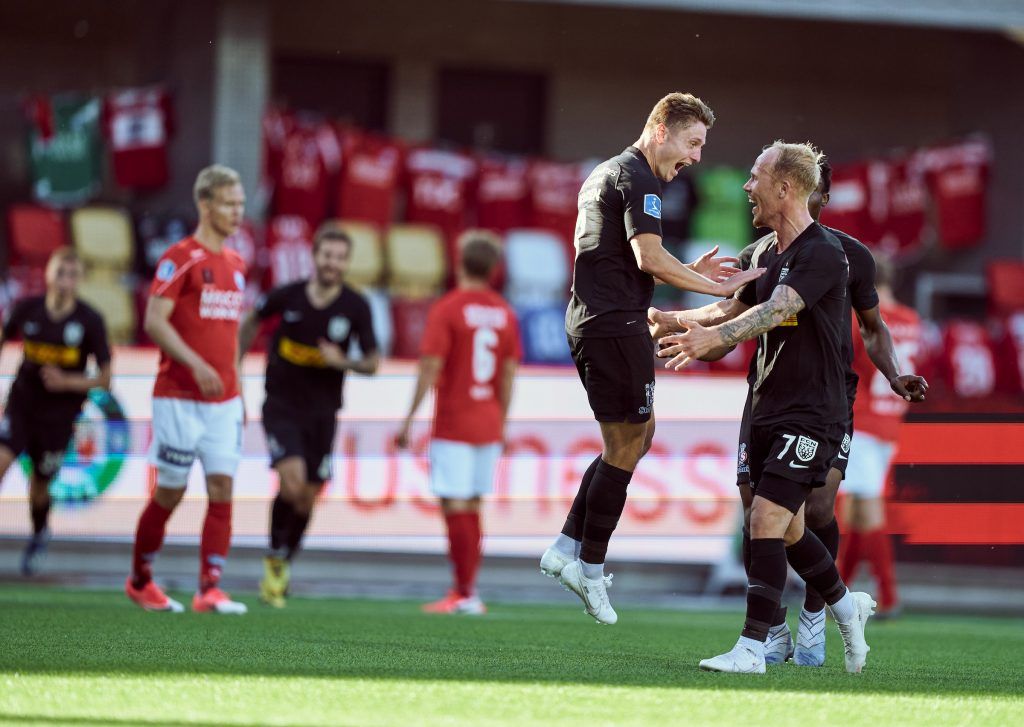 Magnus Kofod Andersen FCN til 0-1 jubler med Mikkel Rygaard 
Silkeborg Silkeborg og FCN mødes i 
Silkeborg IF og FC Nordsjælland  på Jysk Park i Silkeborg fredag den 28. maj 2020